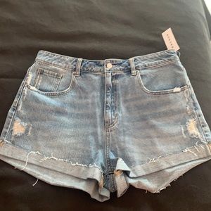 Light wash ripped mom shorts